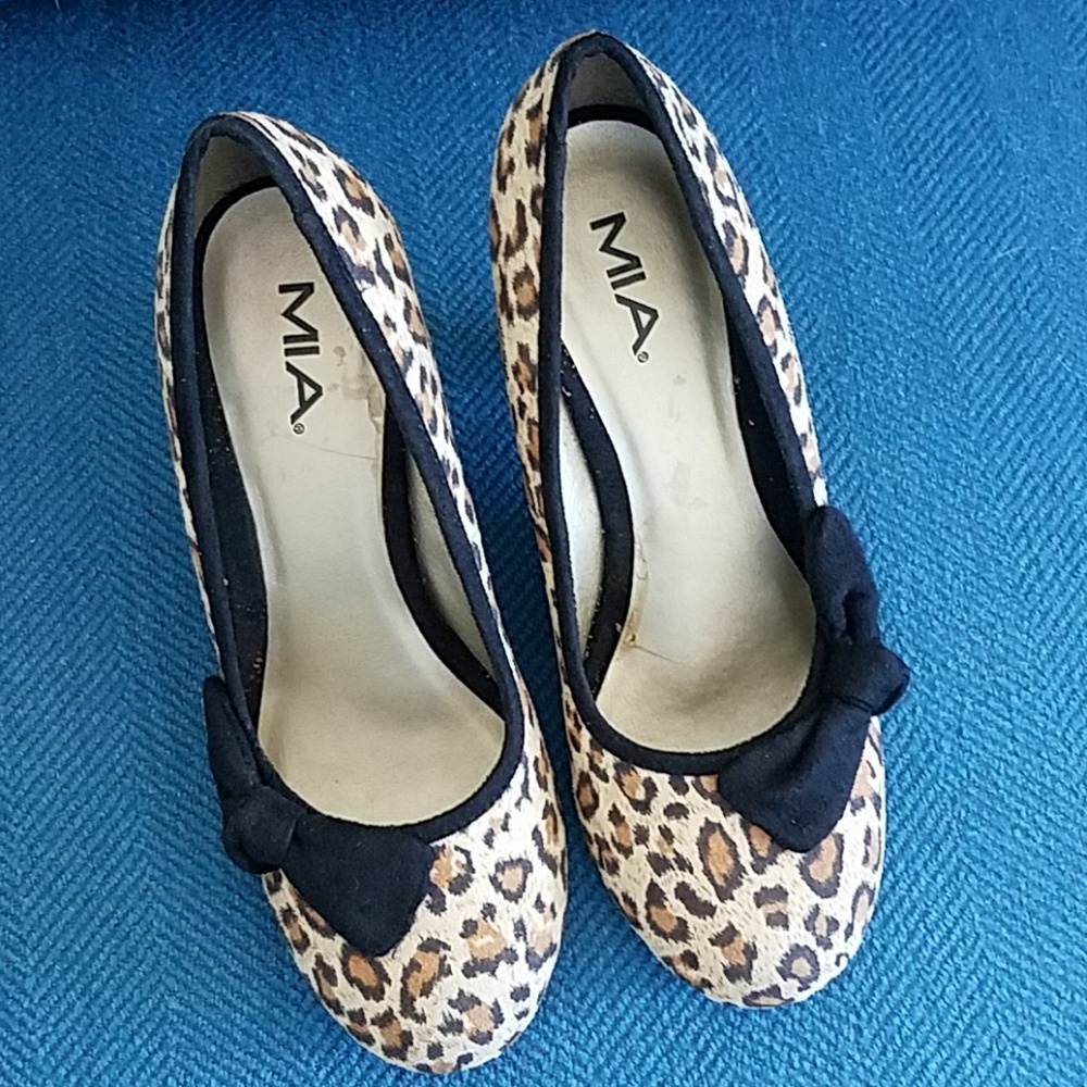 Leopard Print Pumps - Picture 2 of 5